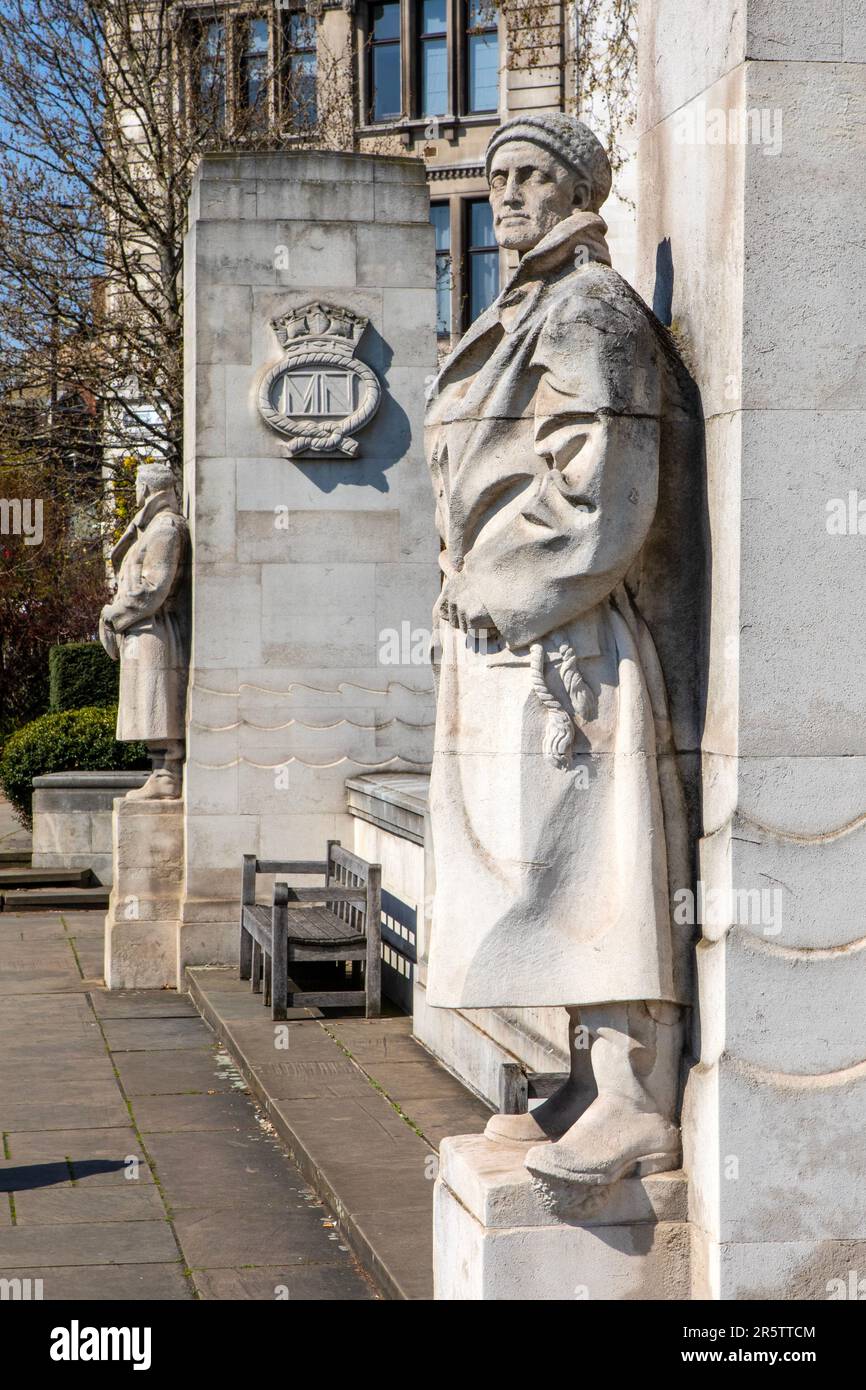 Londra, Regno Unito - Aprile 17th 2023: Il Tower Hill Memorial, a Trinity Square Gardens, Londra, Regno Unito, in memoria di marittimi civili, mercantili e pescatori Foto Stock