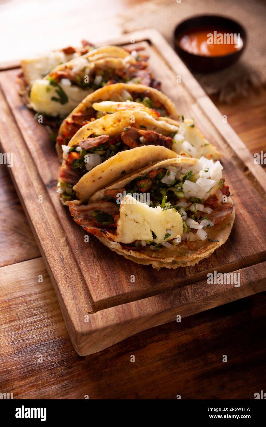 Tacos al Pastor. Tambien conocidos como Tacos de Trompo, son el tipo de