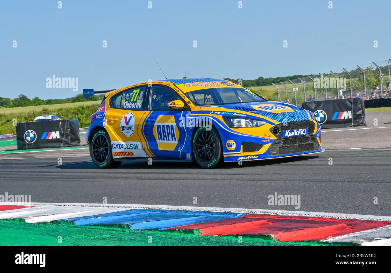 Andover, Regno Unito. 04th giugno, 2023. Circuito di Thruxton, Andover, Hampshire, Regno Unito il 04 2023 giugno. Sam Osborne, APEC Racing con Beavis Morgan, Ford Focus ST durante il round 12 del Kwik Fit British Touring Car Championships (BTCC) al Thruxton Circuit di Andover, Hampshire, Regno Unito il 04 2023 giugno. Credit: Francis Knight/Alamy Live News Foto Stock