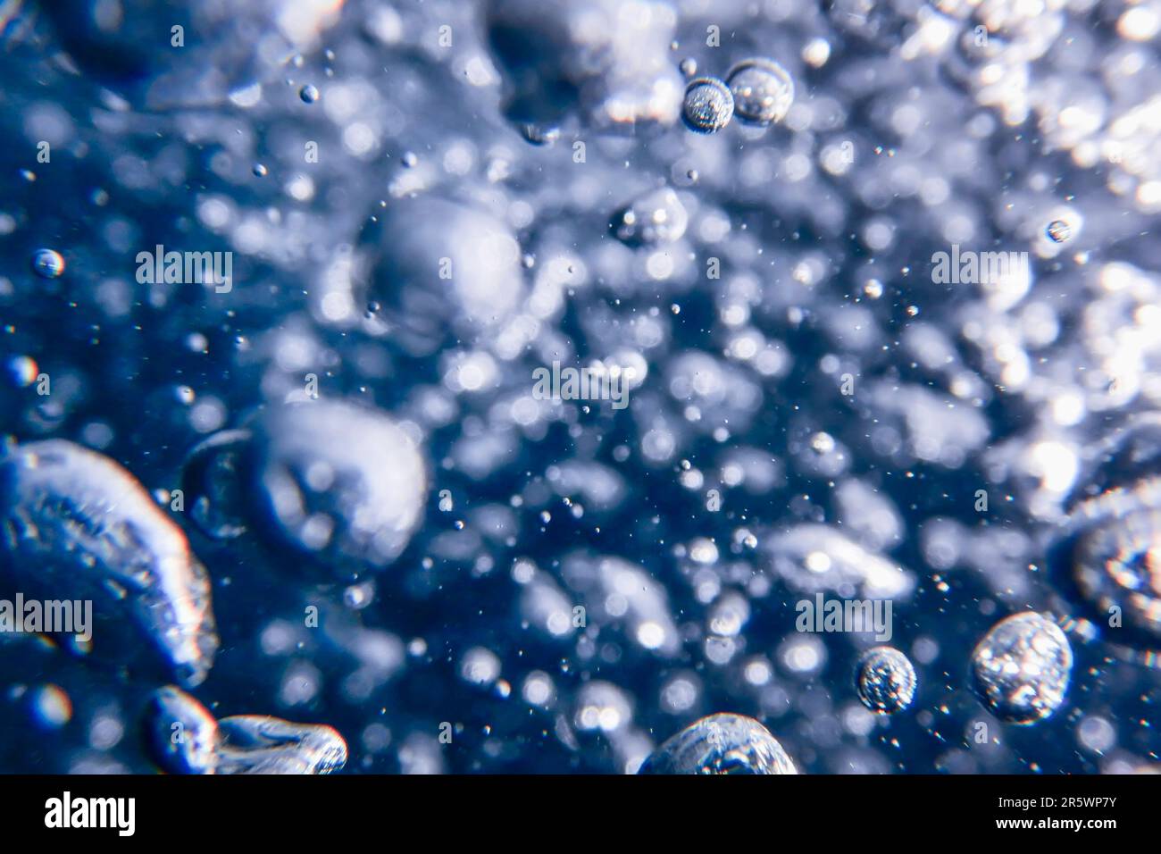 Bolle astratte in acqua, bolle d'aria acqua sfondo Foto Stock