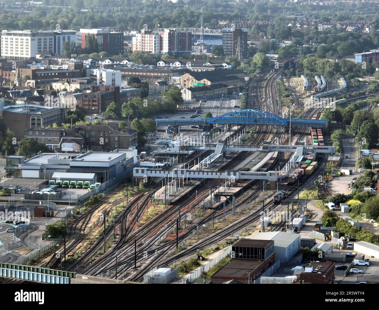 Peterborough, Regno Unito. 03rd giugno, 2023. La stazione ferroviaria di Peterborough è vuota in quanto i treni rimangono a Peterborough, e non saranno in funzione oggi, in quanto si svolge un'azione più industriale con l'ASLEF, l'Unione dei macchinisti, che partecipa a uno sciopero. Lo sciopero ha colpito le persone che vogliono recarsi alla finale della fa Cup a Wembley e al Derby di Epsom. Sciopero ASLEF, Peterborough, Cambridgeshire, il 3rd giugno 2023. Credit: Paul Marriott/Alamy Live News Foto Stock