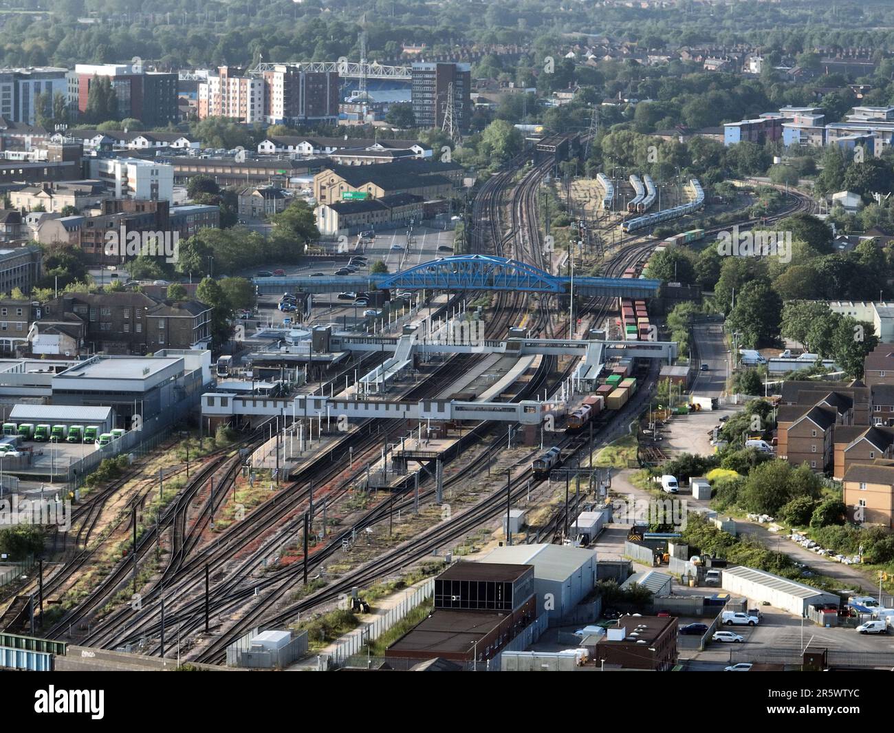 Peterborough, Regno Unito. 03rd giugno, 2023. La stazione ferroviaria di Peterborough è vuota in quanto i treni rimangono a Peterborough, e non saranno in funzione oggi, in quanto si svolge un'azione più industriale con l'ASLEF, l'Unione dei macchinisti, che partecipa a uno sciopero. Lo sciopero ha colpito le persone che vogliono recarsi alla finale della fa Cup a Wembley e al Derby di Epsom. Sciopero ASLEF, Peterborough, Cambridgeshire, il 3rd giugno 2023. Credit: Paul Marriott/Alamy Live News Foto Stock