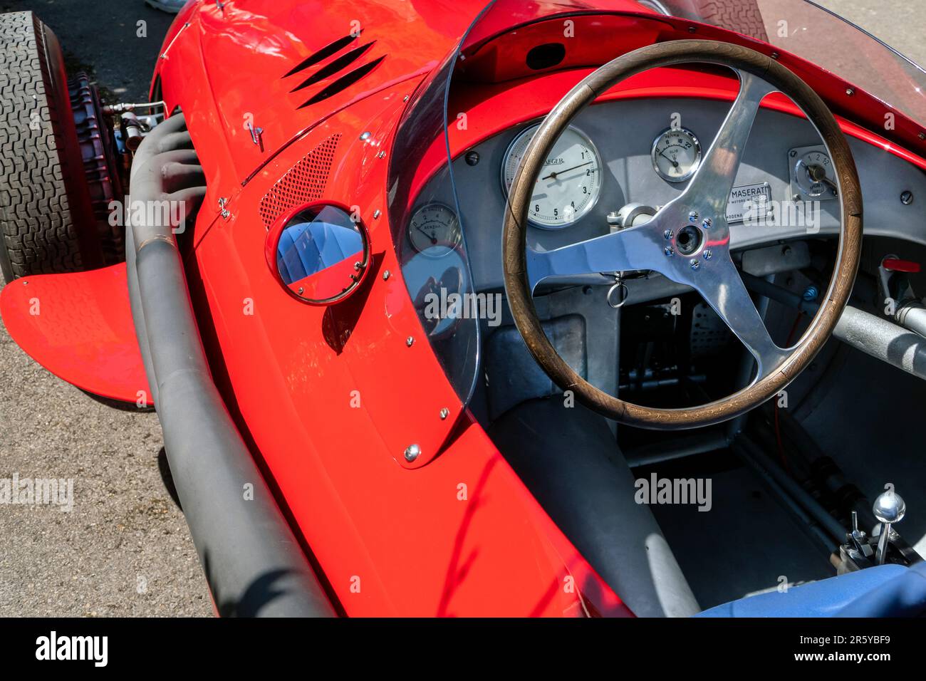 Maserati 250F al giorno aperto al Middlewick House Gardens Corsham Wiltshire UK Foto Stock