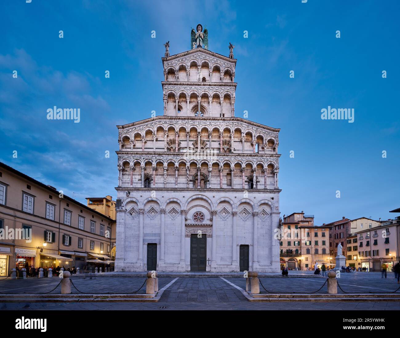 Basilica San Michele in Foro all'alba, chiesa cattolica romana, Lucca, Toscana, Italia Foto Stock