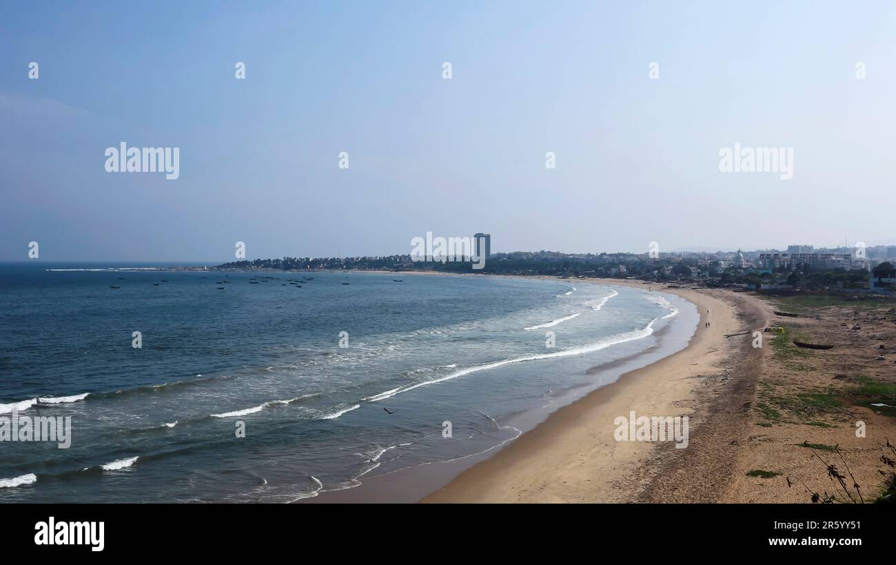 Vista della spiaggia da Lumbini Park, Visakhapatnam, Andhra Pradesh, India. Foto Stock
