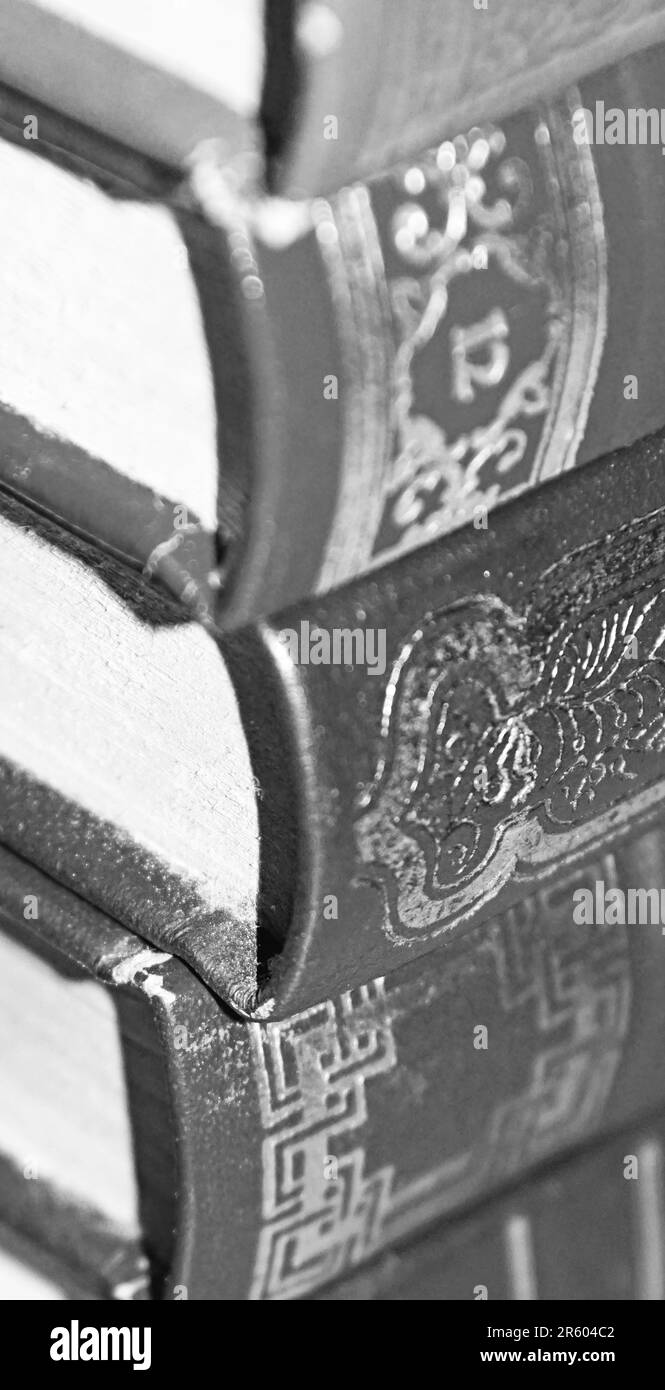 pila di libri per sfondi Foto Stock