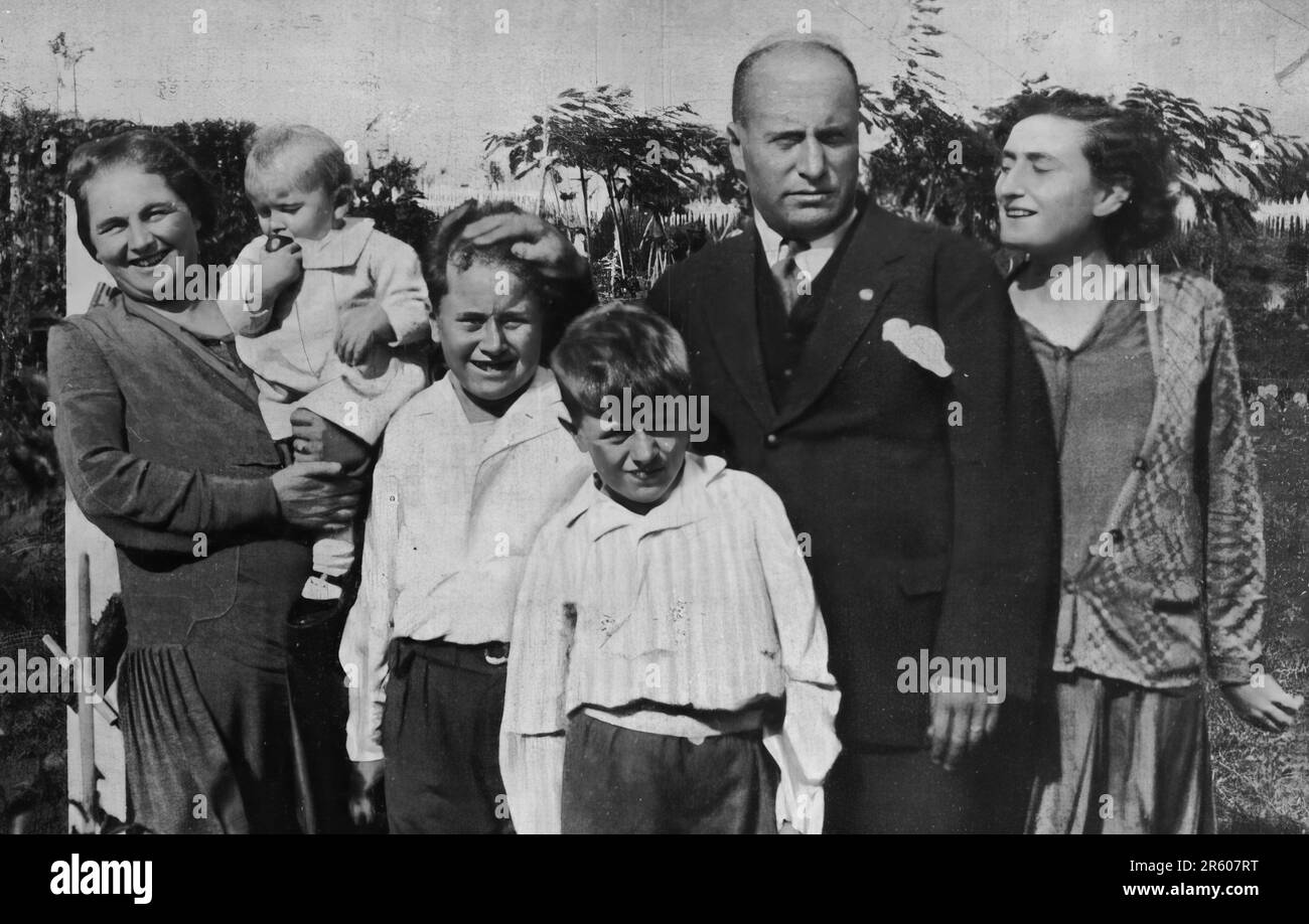 Il dittatore italiano Mussolini con la sua famiglia Foto Stock