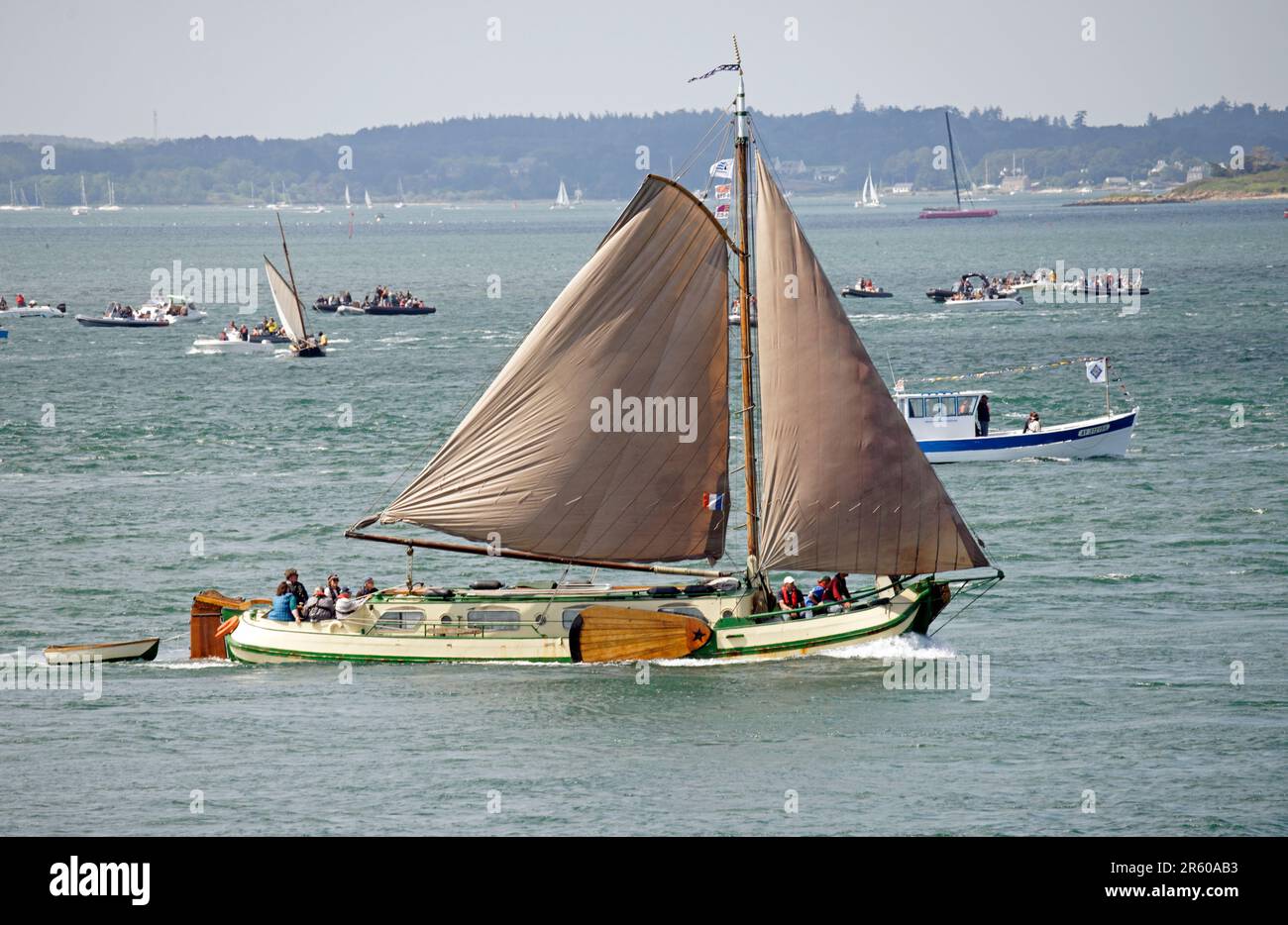De Vrouwe Cornelia : ex chiatta a vela, di fronte a Port-Navalo, durante la settimana del Golfo (Morbihan, Britannia, Francia). Foto Stock