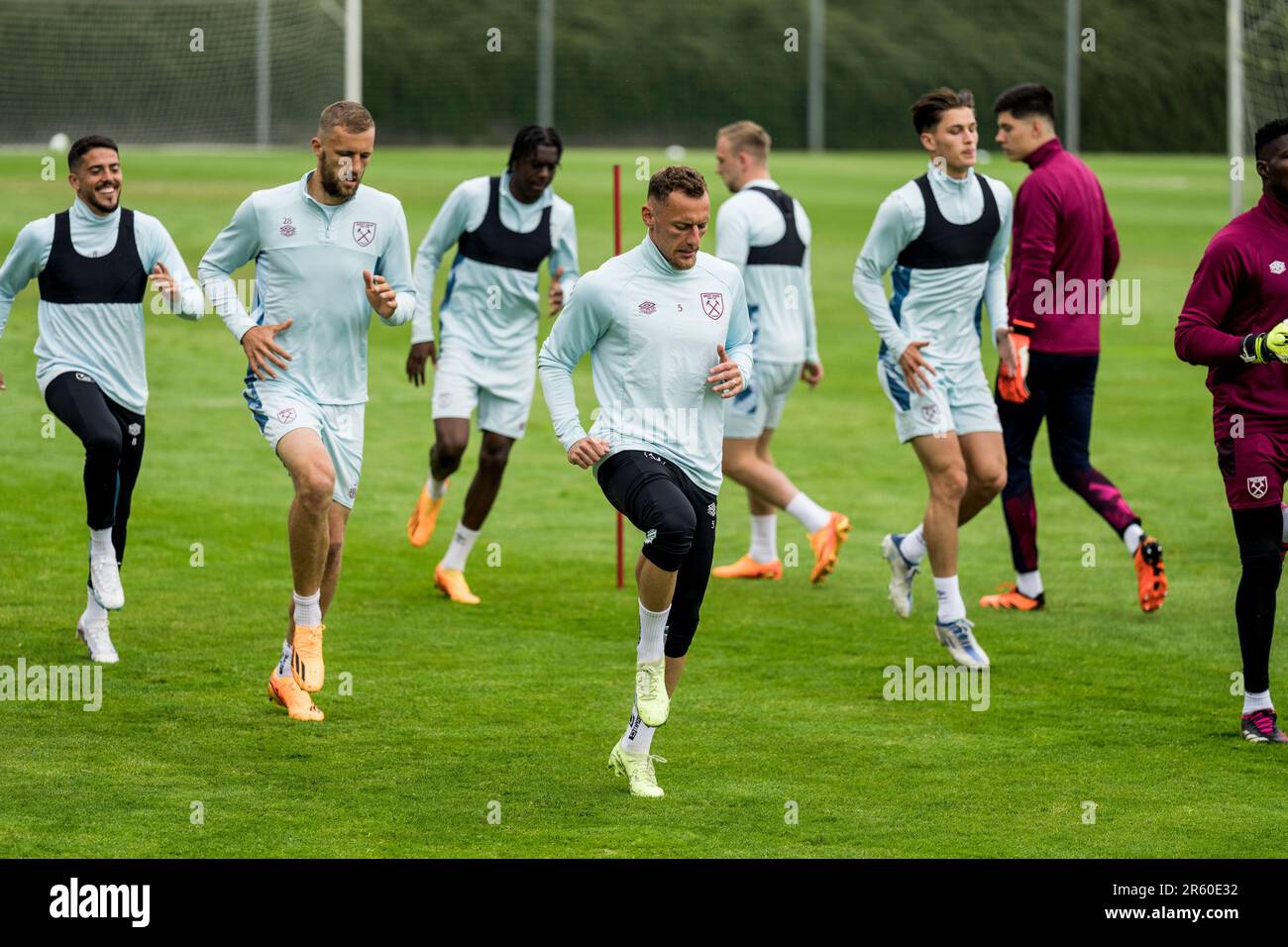Praga, Repubblica Ceca. 06th giugno, 2023. Vladimir Coufal (5) del West Ham United visto durante un'ultima sessione di allenamento in vista della finale della UEFA Europa Conference League tra Fiorentina e West Ham United alla Fortuna Arena di Praga. Qui l'allenamento si svolge allo Strahov Stadium Credit: Gonzales Photo/Alamy Live News Foto Stock