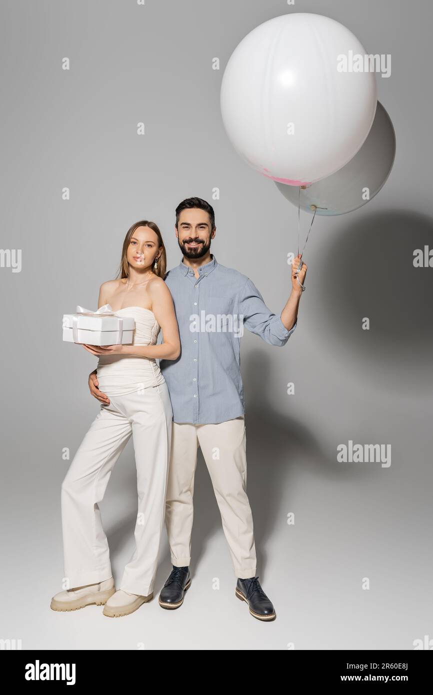 Regalo per moglie incinta immagini e fotografie stock ad alta risoluzione -  Alamy
