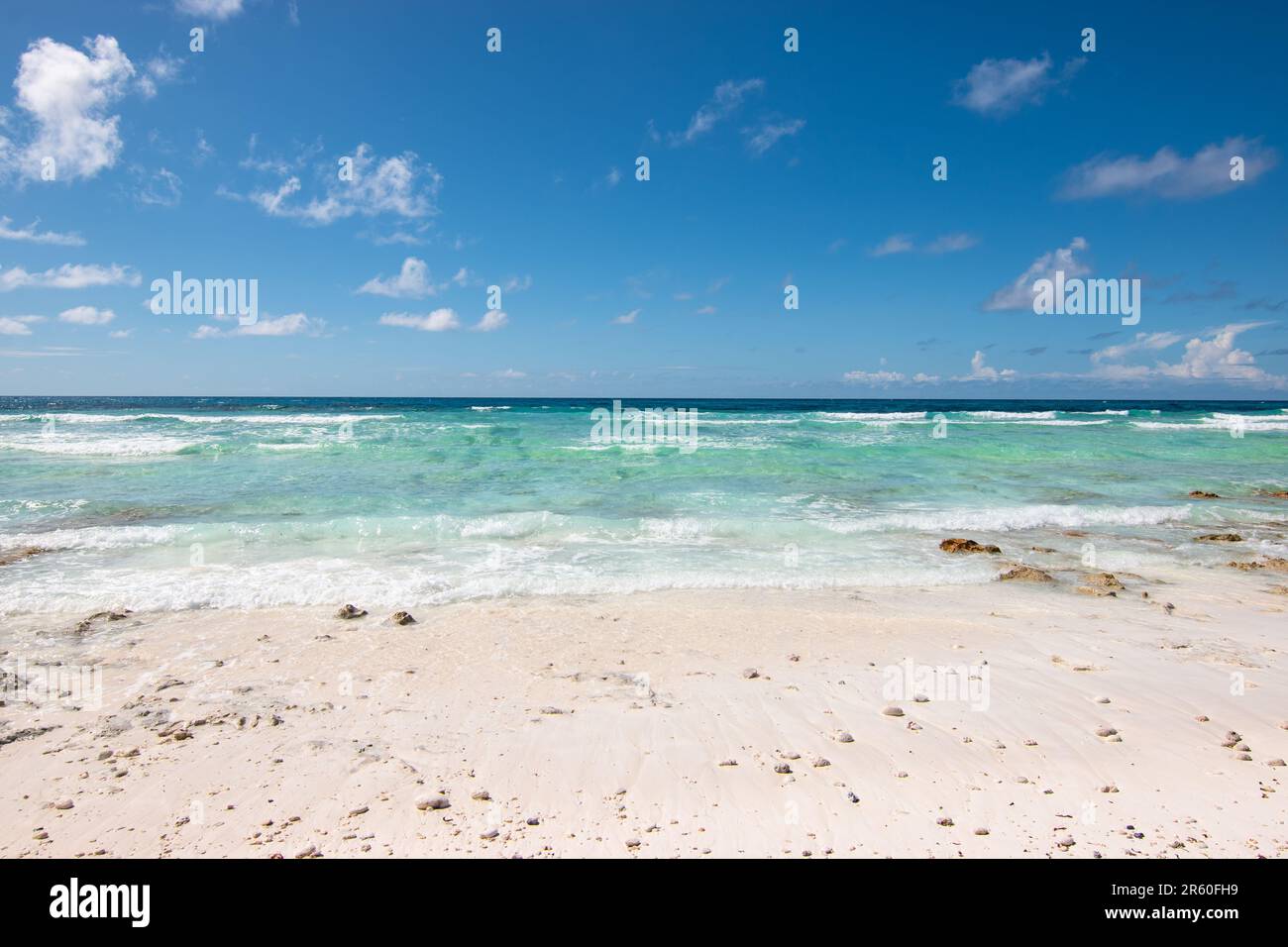 Spiaggia tropicale di sabbia bianca, Seychelles. Foto Stock