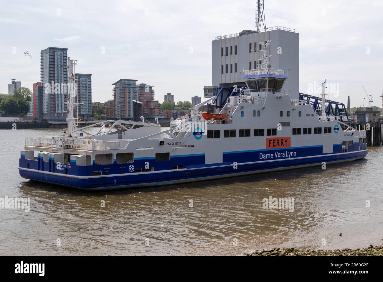 Londra, Regno Unito, 28th 20203 maggio: Una vista del traghetto di Woolwich chiamato Dame vera Lynn Foto Stock