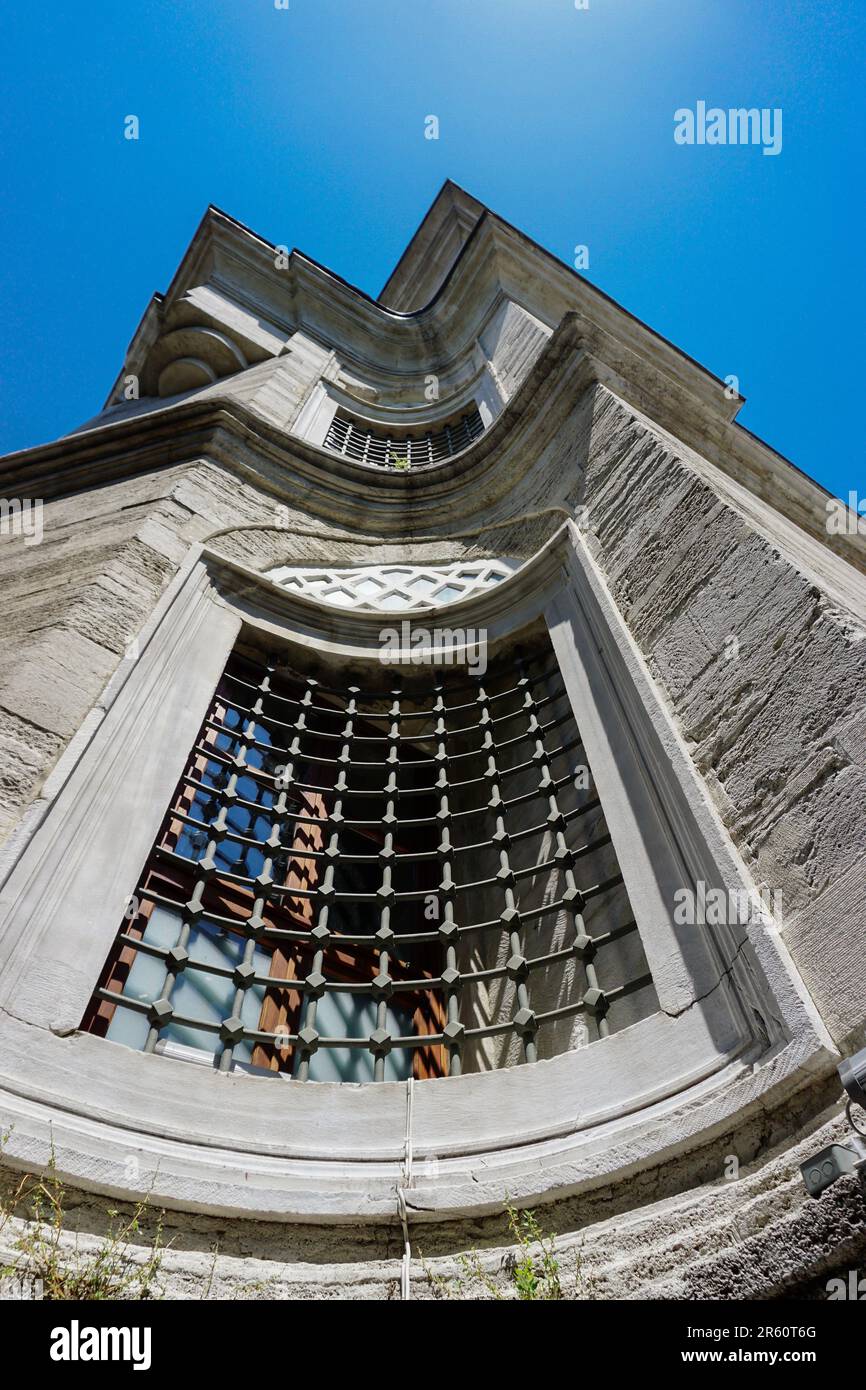 27 luglio 2017 Istanbul Turchia. Moschea Nurosmaniye vicino al grande bazar Foto Stock