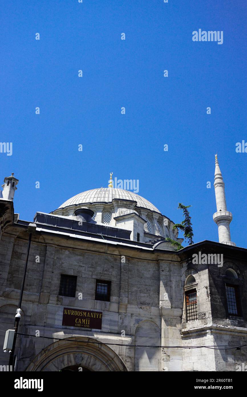 27 luglio 2017 Istanbul Turchia. Moschea Nurosmaniye vicino al grande bazar Foto Stock