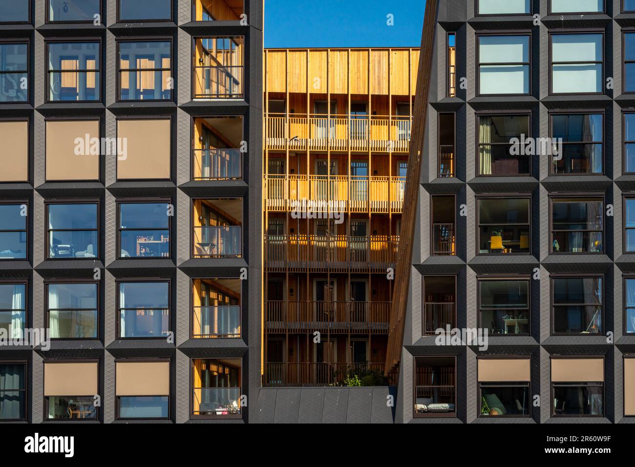 Amsterdam, Paesi Bassi, 31.05.2023, particolare del complesso di appartamenti Jonas, nuovo e premiato edificio nel quartiere IJburg progettato da ora Foto Stock