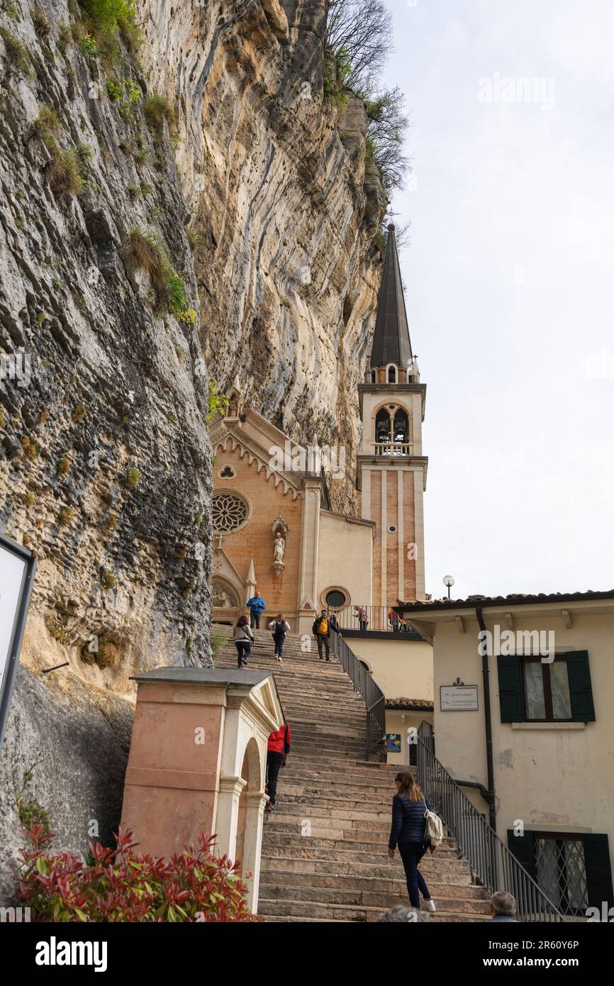 Santuario di nostra Signora della Corona, Distretto di Spiazzi, Caprino Veronese, Veneto, Italia, Europa Foto Stock