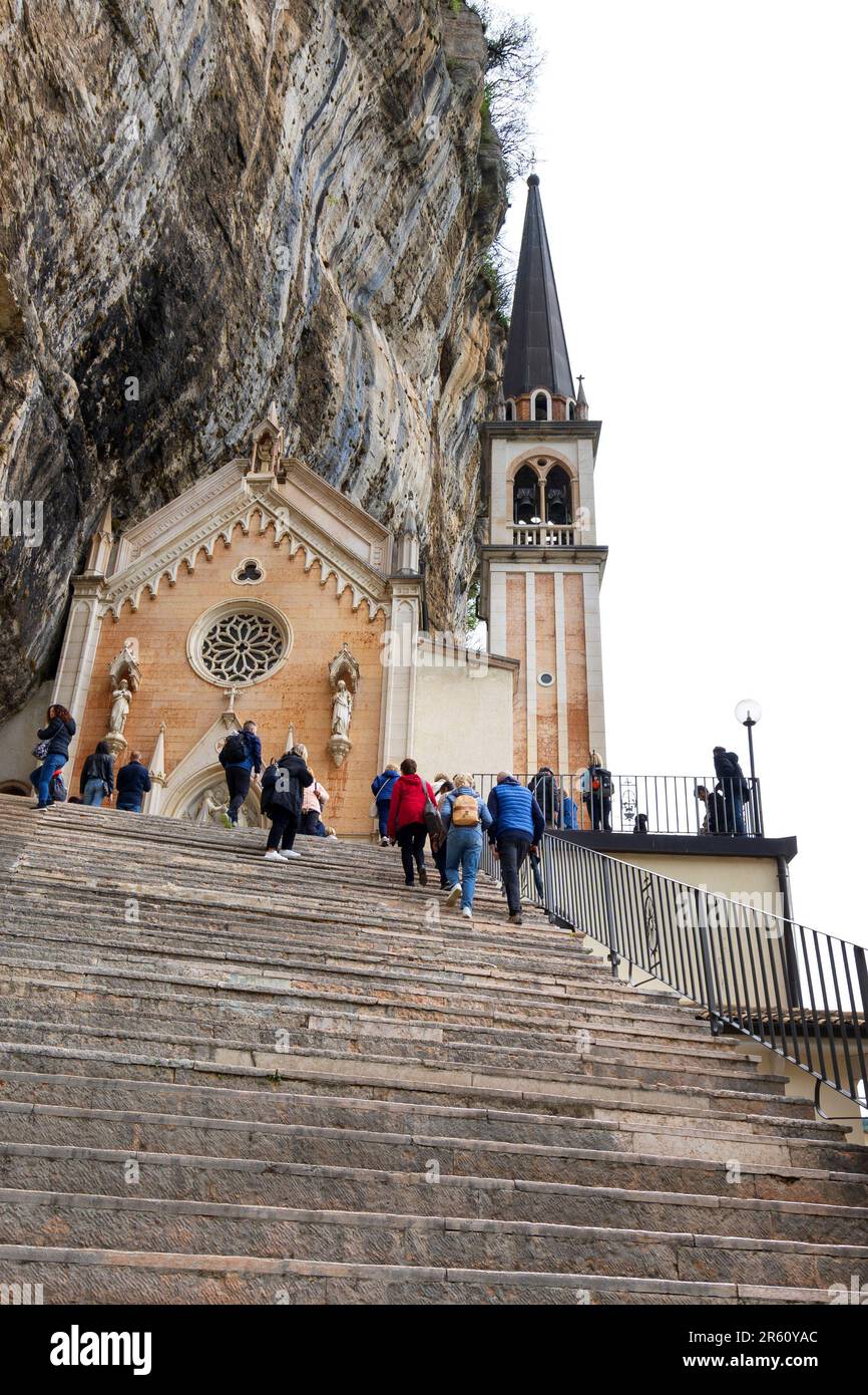 Santuario di nostra Signora della Corona, Distretto di Spiazzi, Caprino Veronese, Veneto, Italia, Europa Foto Stock