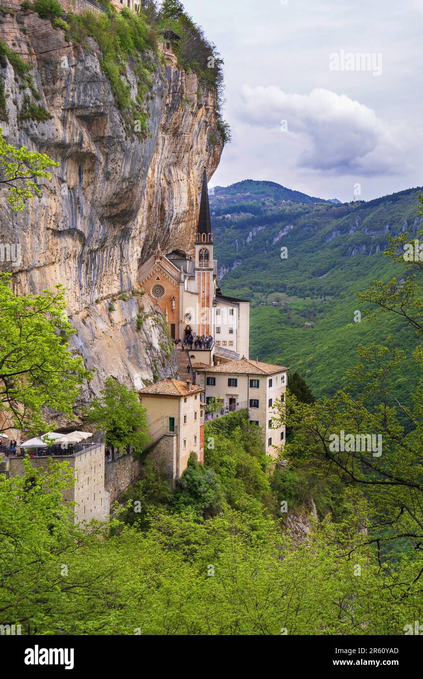 Santuario di nostra Signora della Corona, Distretto di Spiazzi, Caprino Veronese, Veneto, Italia, Europa Foto Stock