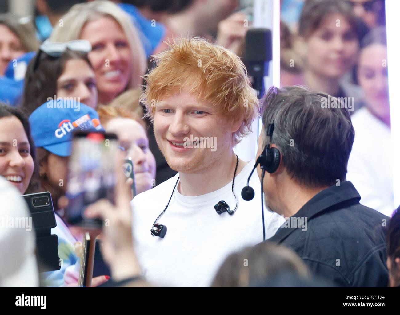 New York, Stati Uniti. 06th giugno, 2023. Ed Sheeran suona al NBC Today Show del Rockefeller Center di New York il 6 giugno 2023. Foto di John Angelillo/UPI Credit: UPI/Alamy Live News Foto Stock