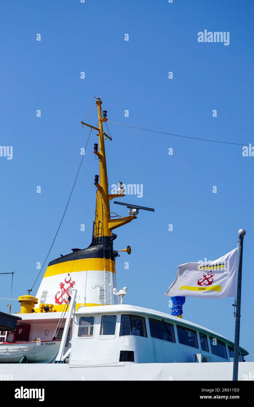24 luglio 2017 Istanbul Turchia Corno d'oro Ponte sul bosforo e navi sul mare di Marmara Foto Stock