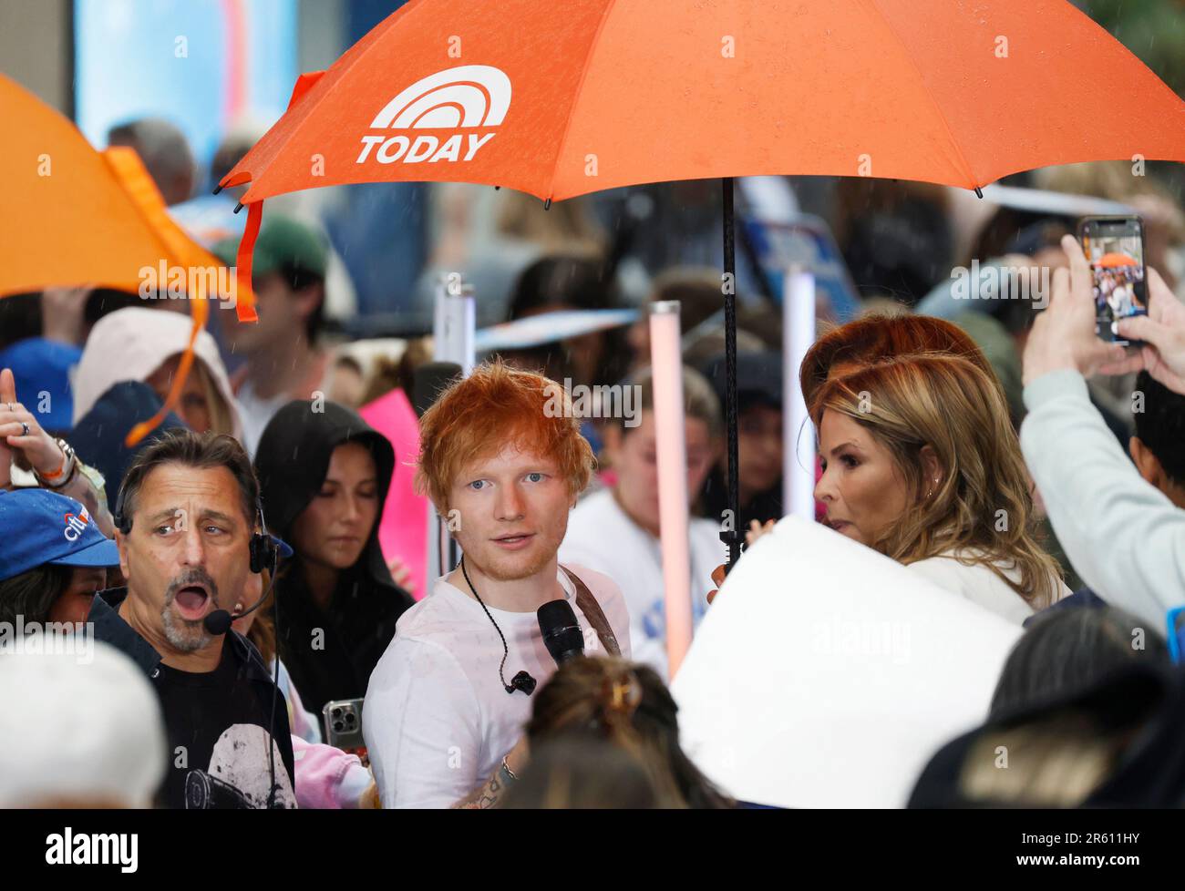 New York, Stati Uniti. 06th giugno, 2023. Ed Sheeran suona al NBC Today Show del Rockefeller Center di New York il 6 giugno 2023. Foto di John Angelillo/UPI Credit: UPI/Alamy Live News Foto Stock