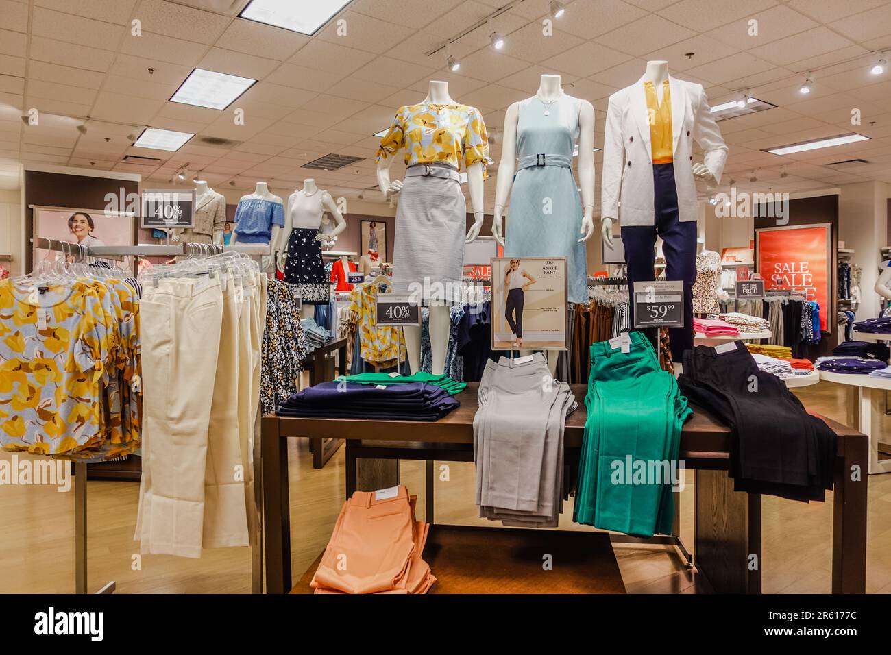 negozio di abbigliamento interno con un mercato target di donne della classe operaia di mezza età Foto Stock