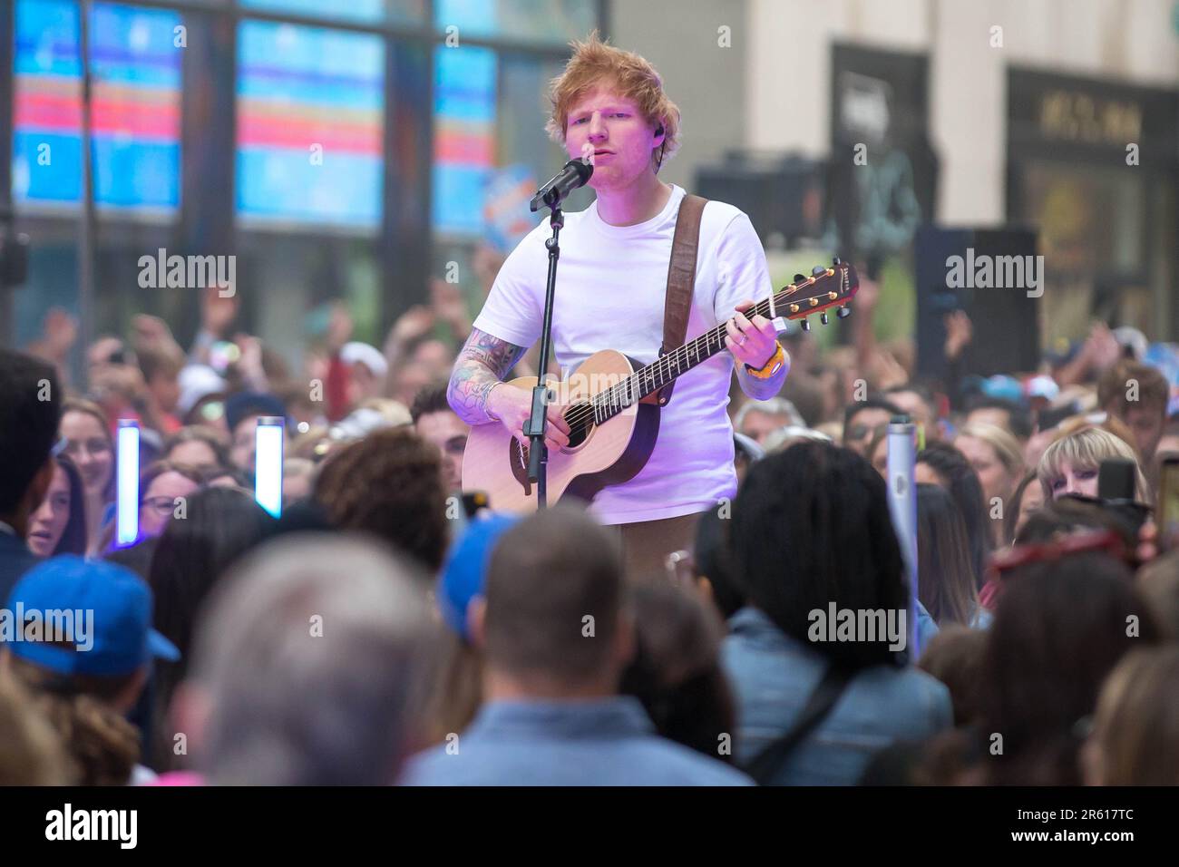 New York City. US, 06/06/2023, ed Sheeran suona il 'Today' della NBC al Rockefeller Plaza il 06 giugno 2023 a New York City. Credit: Brazil Photo Press/Alamy Live News Foto Stock