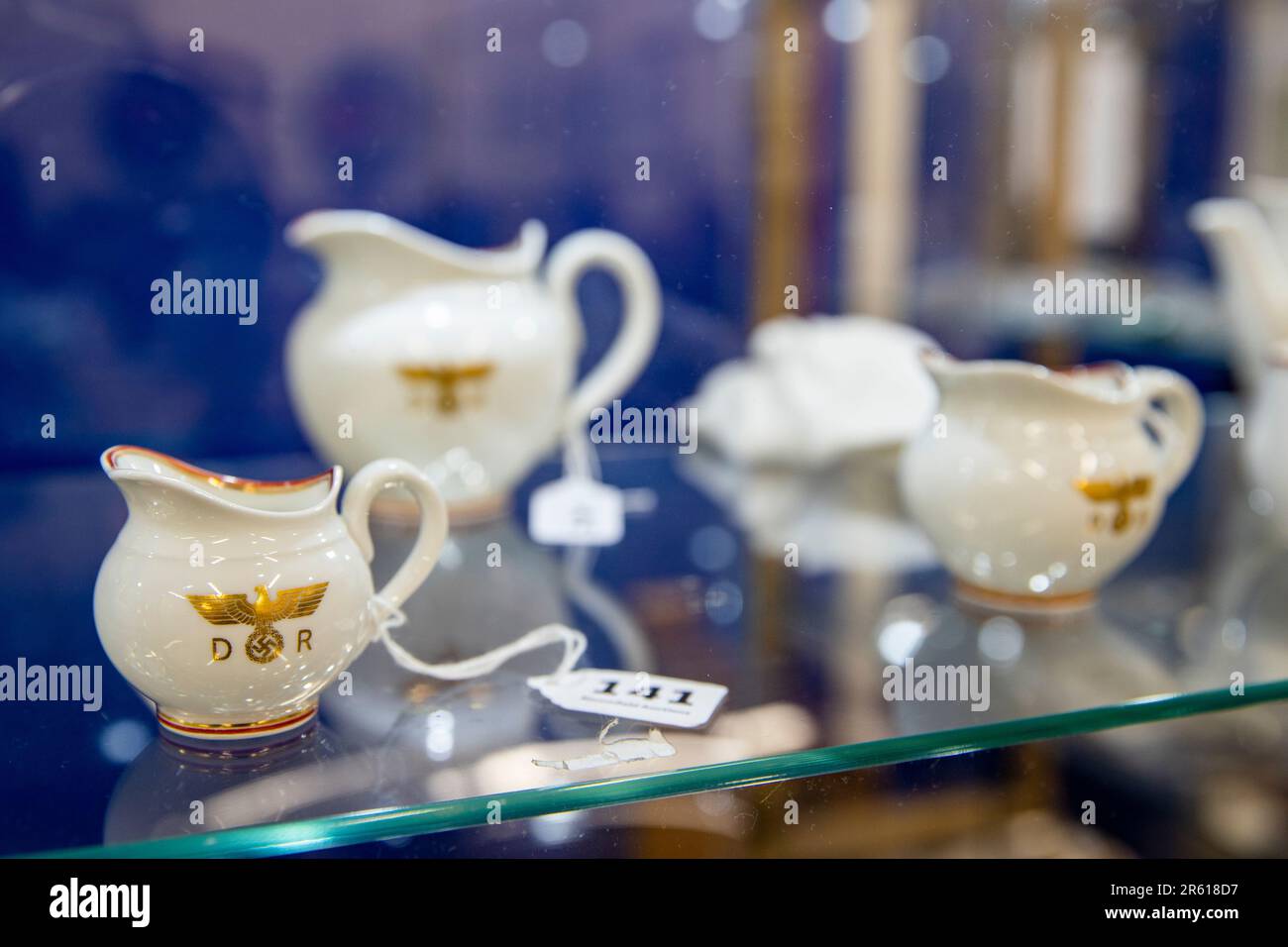 Piccola brocca da latte in porcellana immagini e fotografie stock ad alta  risoluzione - Alamy