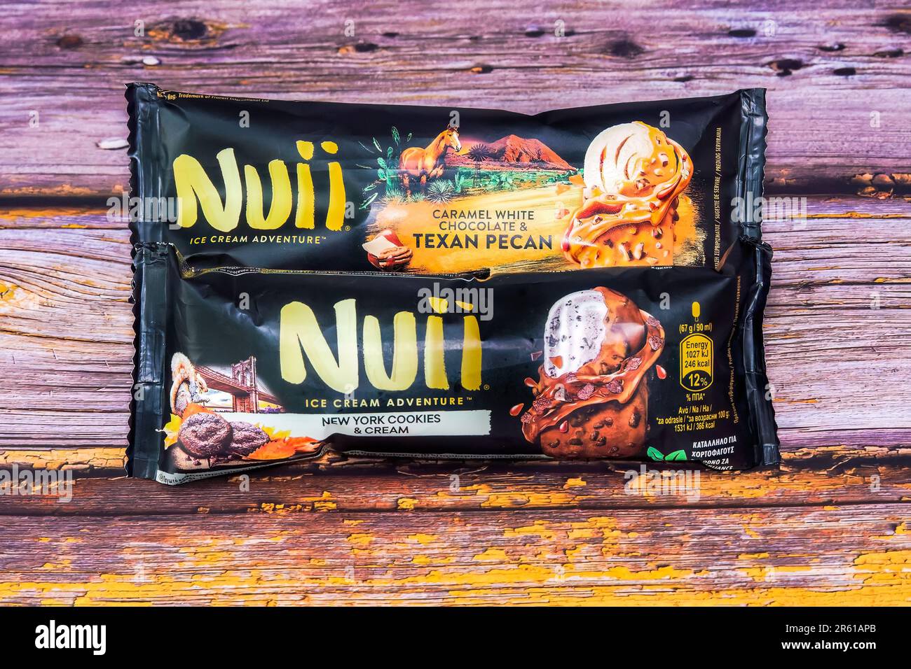 Nii Ice Cream Adventure dolci surgelati in confezione con dettagli nutrizionali in cioccolato bianco caramello Texan pecan & New York Cookies Cream Flavors Foto Stock