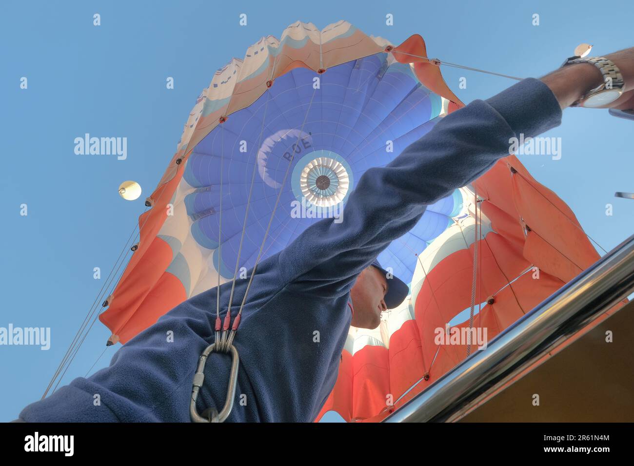 Capitano della mongolfiera, decollo, Ballooning, Cappadocia, Turchia Foto Stock