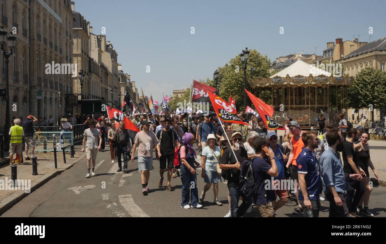 Manifastion a Bordeaux. La gente si porta per le strade di Bordeaux per mostrare la propria rabbia alla classe politica e per avere la giornata di lavoro... Foto Stock