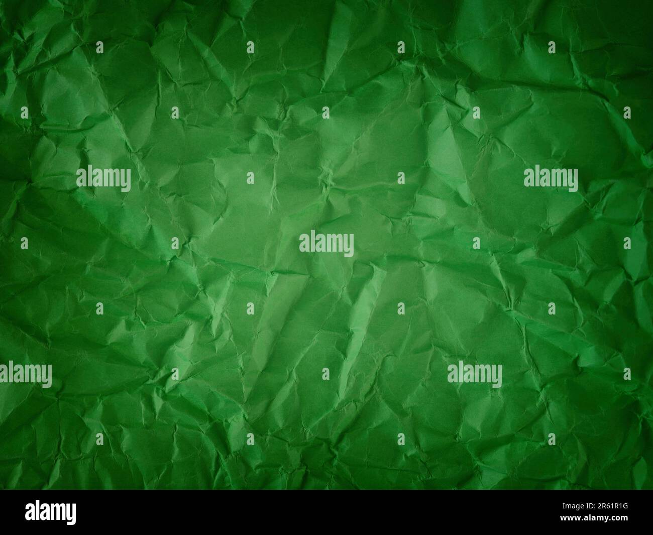 Uno sfondo di carta verde stropicciato. Primo piano. Foto Stock