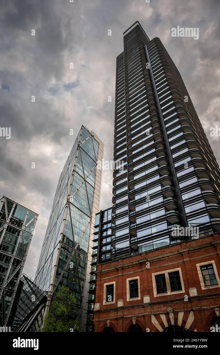 Londra, Regno Unito: La Torre principale, uno sviluppo residenziale a Shoreditch vicino alla città di Londra. Broadgate Tower è sulla sinistra. Foto Stock