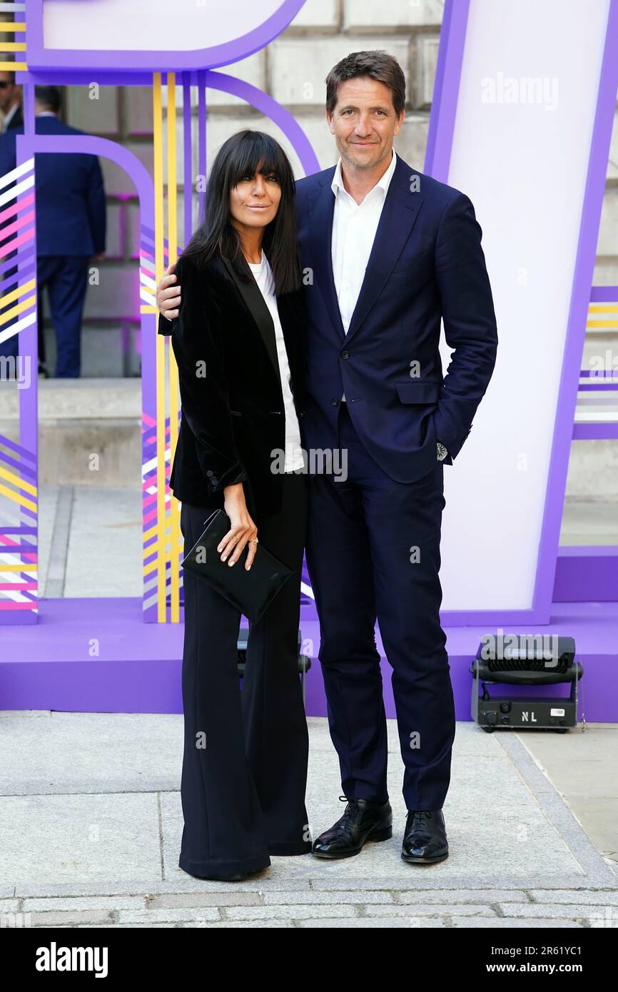 Kris Thykier (a destra) e Claudia Winkleman partecipano al Royal Academy of Arts Summer Exhibition Preview Party tenutosi a Burlington House, Londra. Data immagine: Martedì 6 giugno 2023. Foto Stock