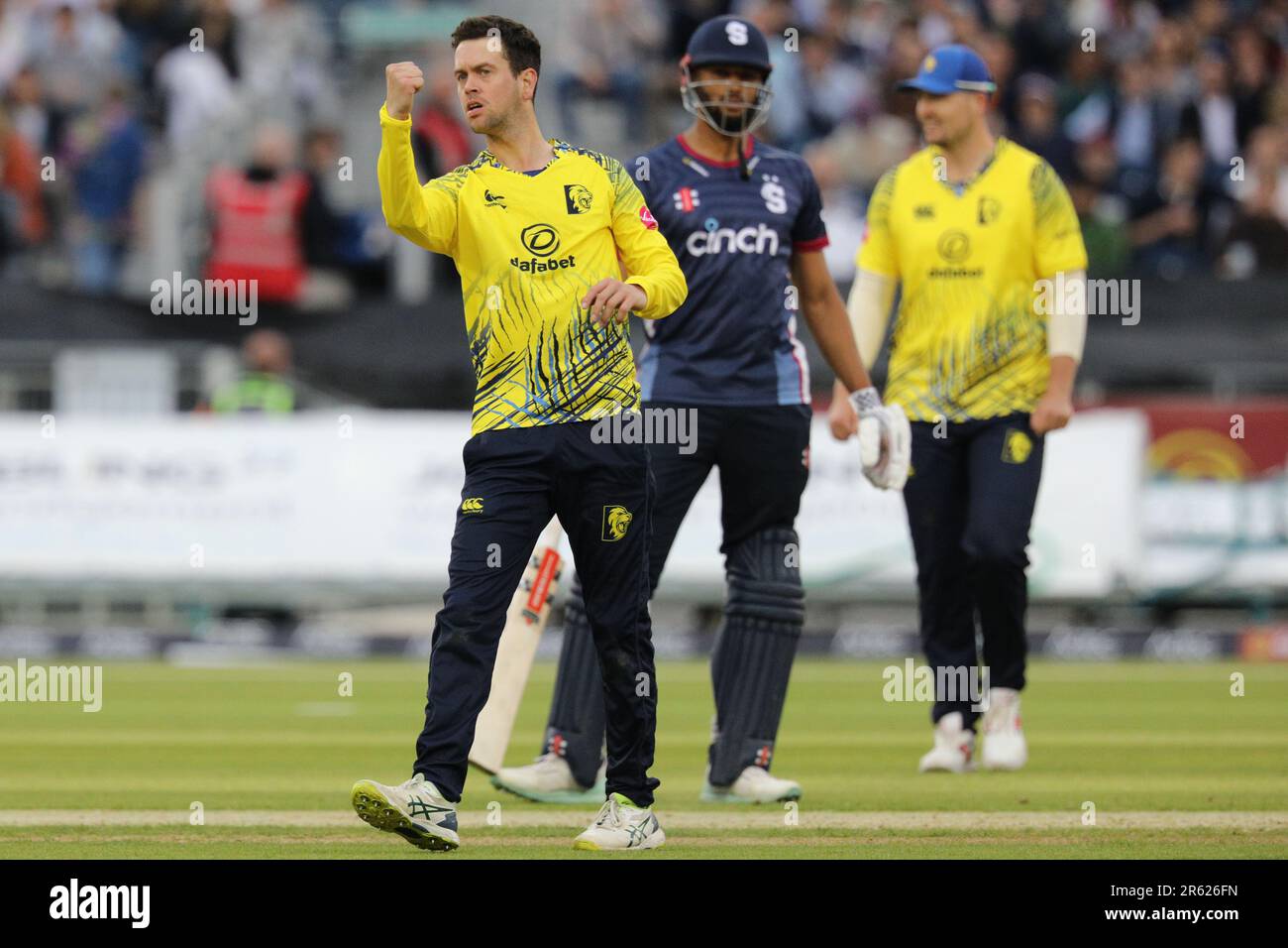 Nathan Sowter di Durham celebra il suo terzo wicket durante la partita Blast Vitality T20 tra il Durham County Cricket Club e il Northamptonshire Steelbacks al Seat Unique Riverside, Chester le Street martedì 6th giugno 2023. (Foto: Robert Smith | NOTIZIE MI) Credit: NOTIZIE MI & Sport /Alamy Live News Foto Stock