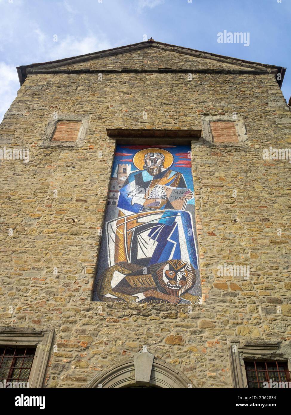 Facciata della Chiesa di San Marco con mosaico murale, Cortona Foto Stock