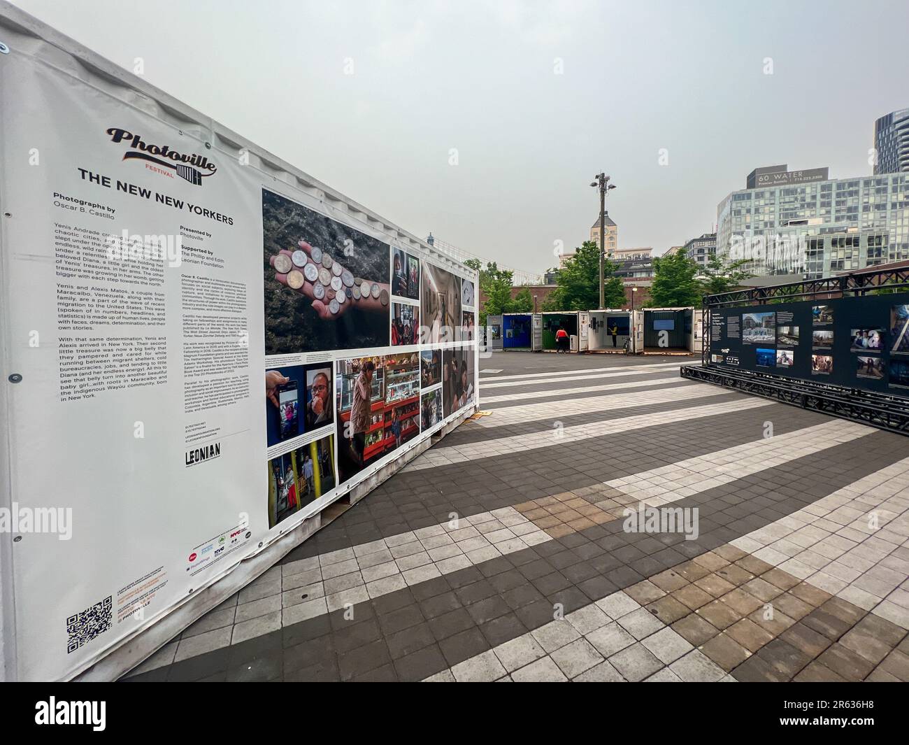 New York City, Stati Uniti. 6th giugno, 2023. Il festival fotografico annuale, Photoville, viene restituito sotto il ponte di Brooklyn a New York City. Credit: Ryan Rahman/Alamy Live News Foto Stock