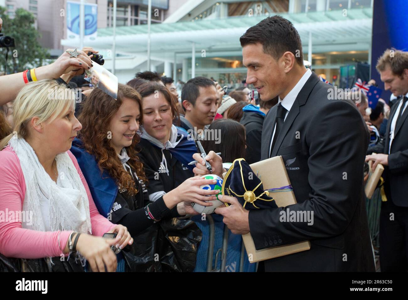 Sonny Bill Williams incontra i tifosi al benvenuto ufficiale per la squadra di Coppa del mondo di rugby della Nuova Zelanda, Aotea Square, Auckland, Nuova Zelanda, Sabato, Settembre 03, 2011. Foto Stock