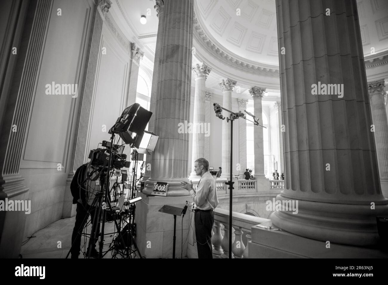 Washington, Stato di Vereinigte. 06th giugno, 2023. Il Rappresentante degli Stati Uniti Jim Jordan (Repubblicano dell'Ohio) aspetta di essere intervistato su FOX nel Cannon House Office Building a Washington, DC, martedì 6 giugno 2023. Credit: Rod Lammey/CNP/dpa/Alamy Live News Foto Stock