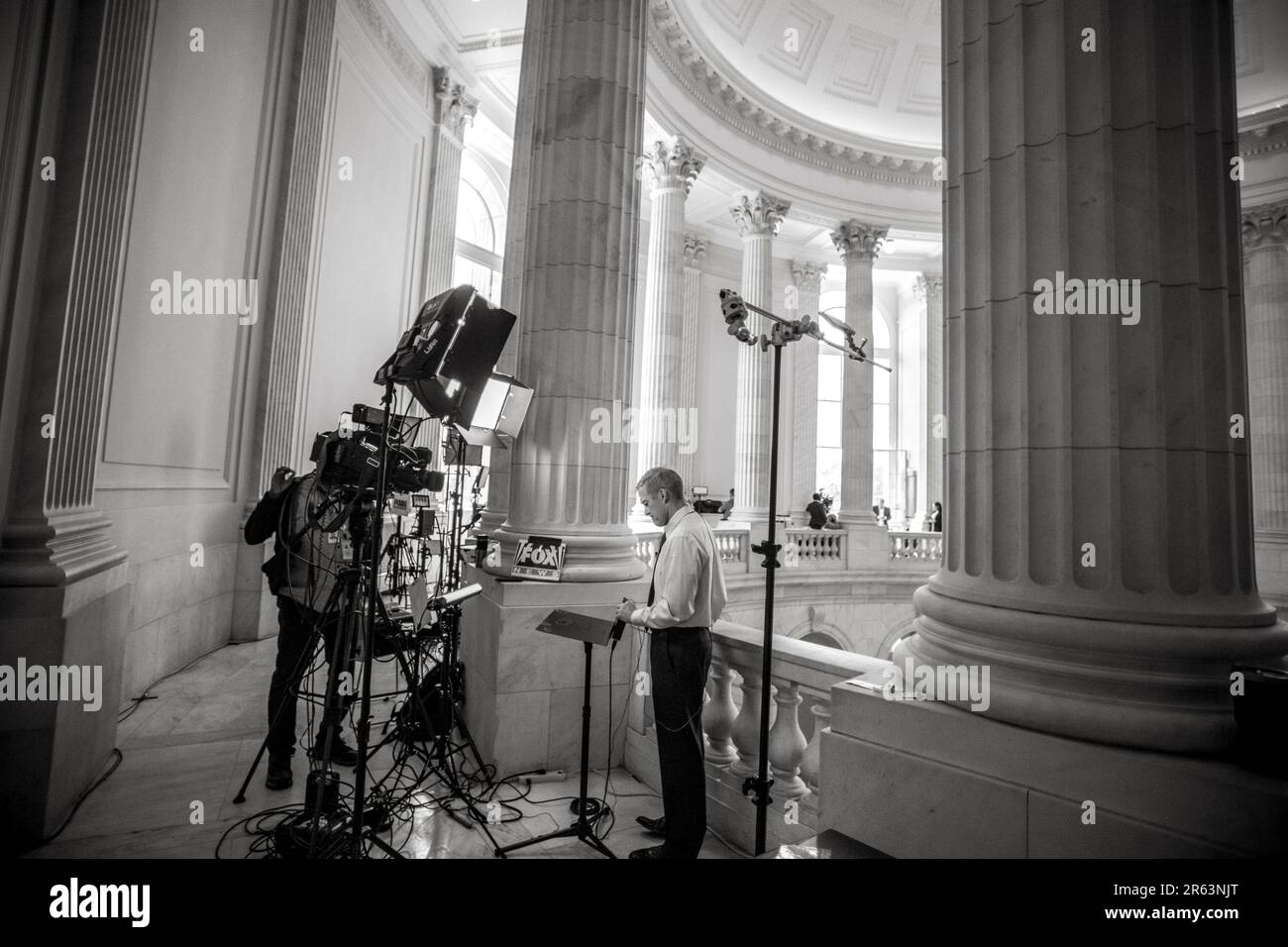 Washington, Stato di Vereinigte. 06th giugno, 2023. Il Rappresentante degli Stati Uniti Jim Jordan (Repubblicano dell'Ohio) aspetta di essere intervistato su FOX nel Cannon House Office Building a Washington, DC, martedì 6 giugno 2023. Credit: Rod Lammey/CNP/dpa/Alamy Live News Foto Stock