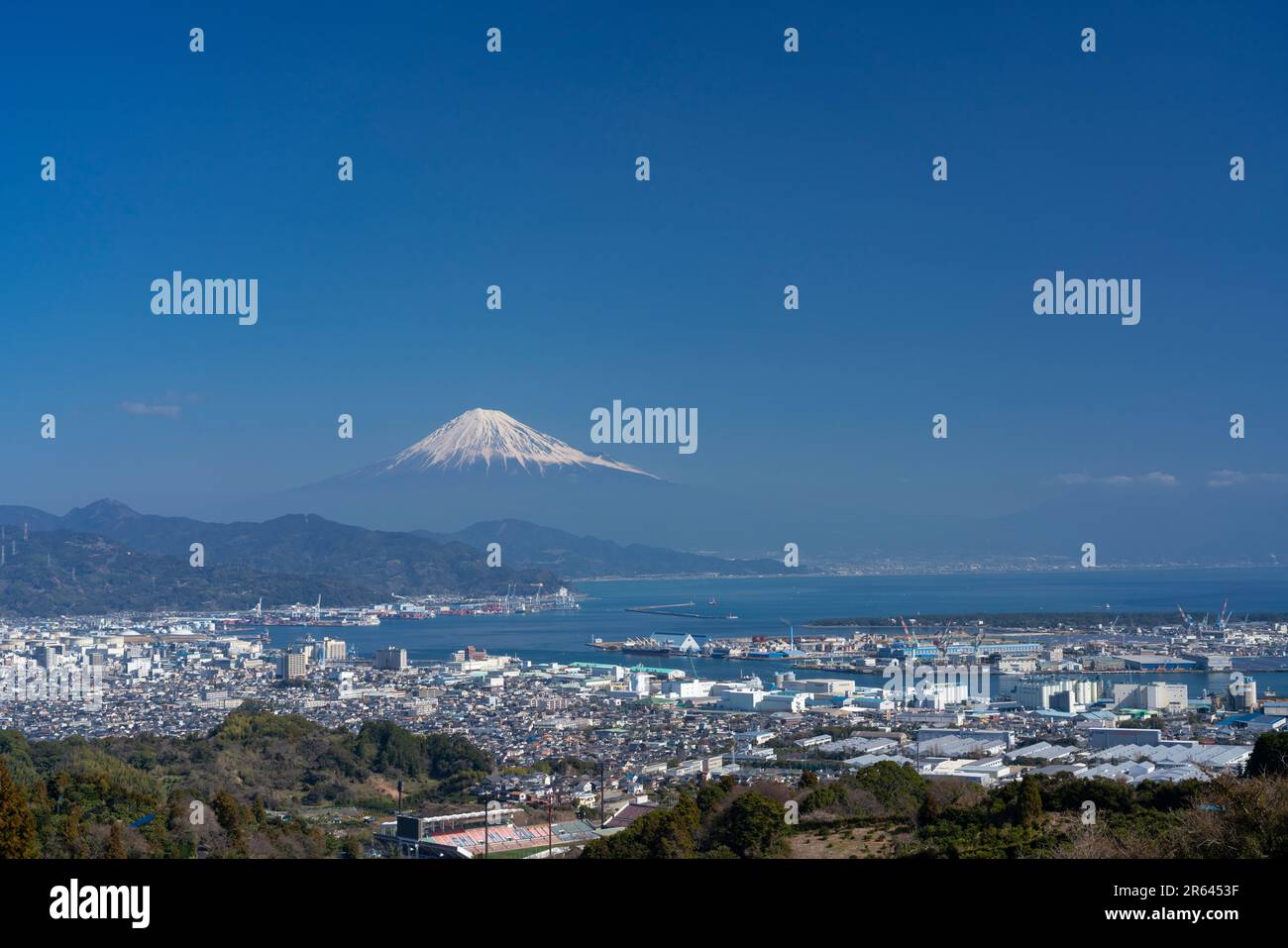 Mt. Fuji e il Porto di Shimizu Foto Stock