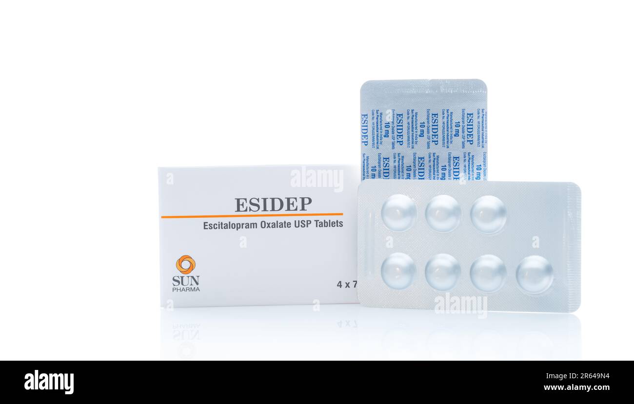 CHONBURI, THAILANDIA-18 FEBBRAIO 2023: Esidep compressa in blister. Escitalopram pillole per trattare il disturbo depressivo maggiore, ansia generalizzata Foto Stock