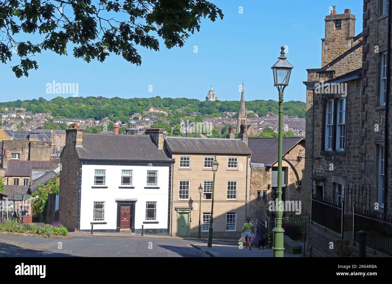 Vista sulla città di Lancaster, da Castle Hill / Castle Park, all'Ashton Memorial, Lancashire, Inghilterra, Regno Unito, LA1 1 Foto Stock