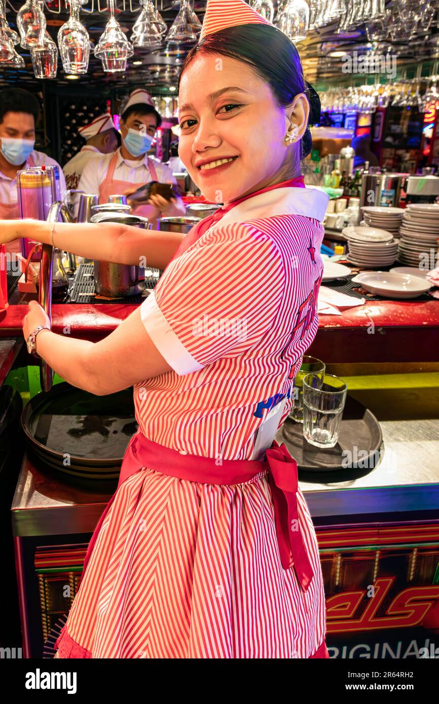 Filling Station, ristorante americano degli anni '50, P.Burgos Street, Makati, Manila, Filippine Foto Stock