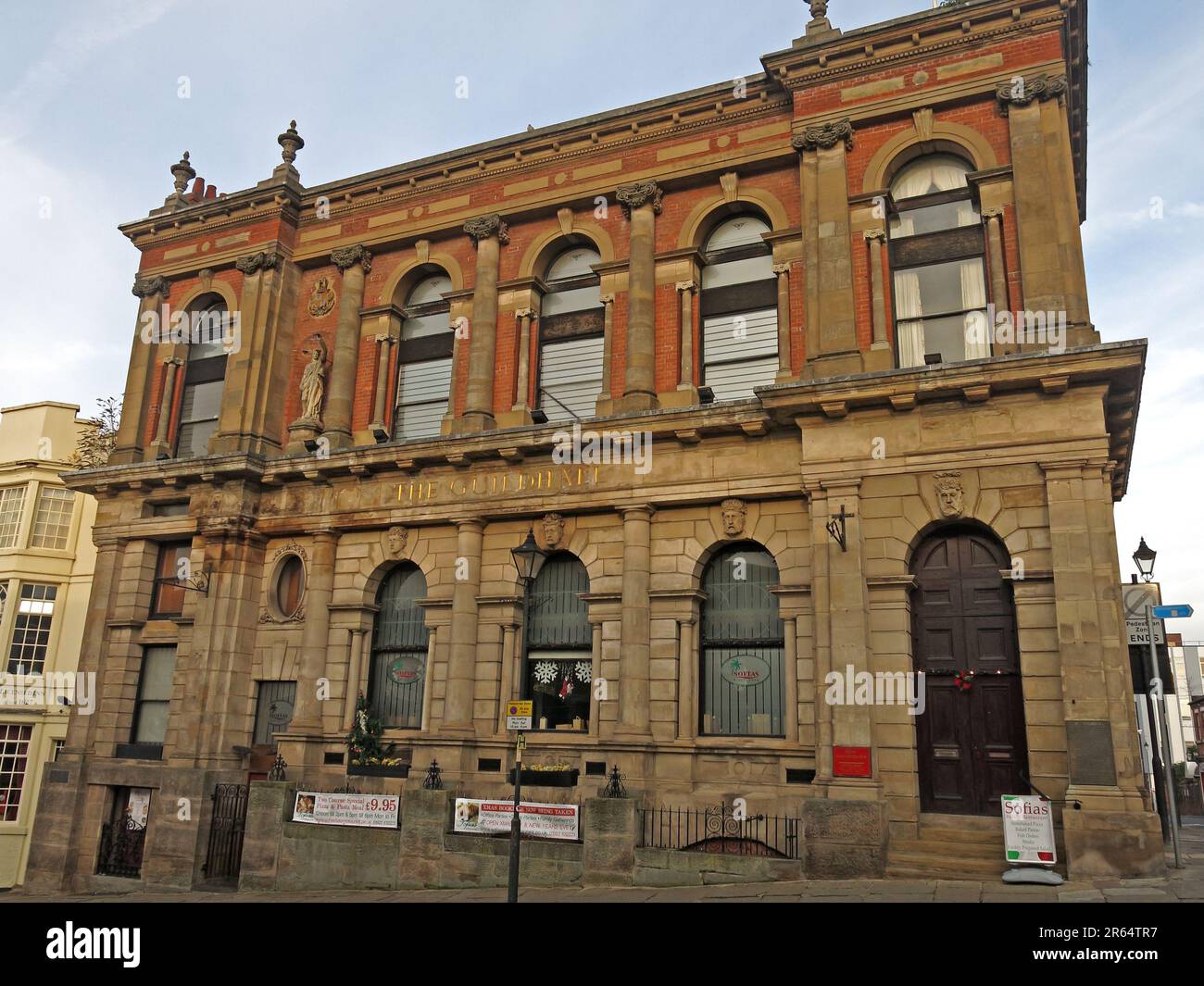 Guildhall, costruita nel 1867, da GB Nichols in arenaria, stile classico, High Street, Walsall, Black Country, West Midlands, Inghilterra, Regno Unito, WS1 1QW Foto Stock