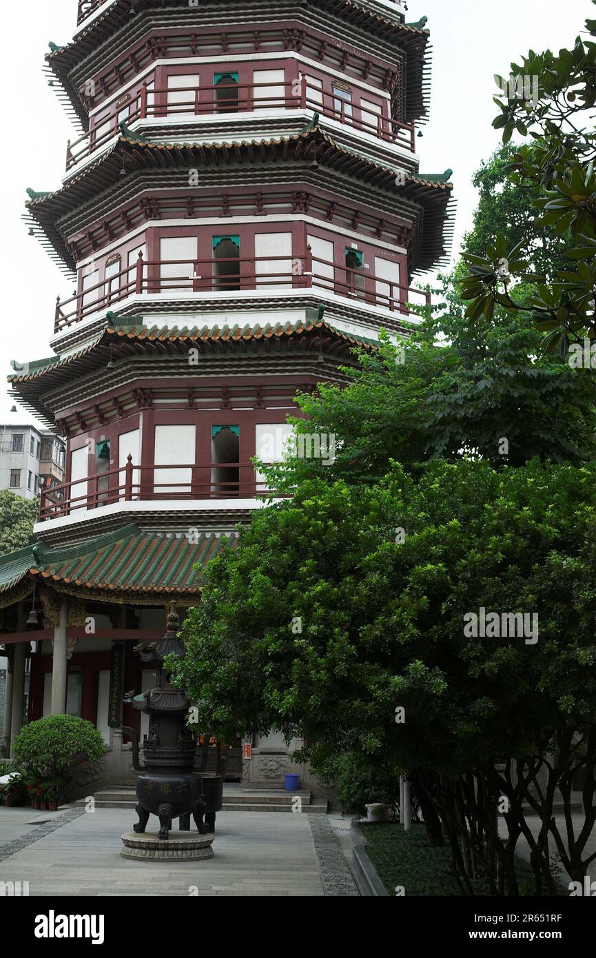 广州市 中國 Guangzhou, Cina; Tempio dei sei alberi di Banyan; Tempel der Sechs Banyanbäume; pagoda Blumenpagode fiorita di fiori di 六榕寺 Foto Stock