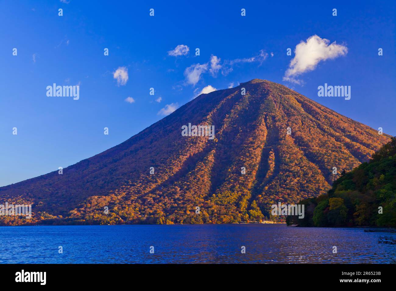 Monte Nantai e Lago Chuzenji in mattinata Foto Stock