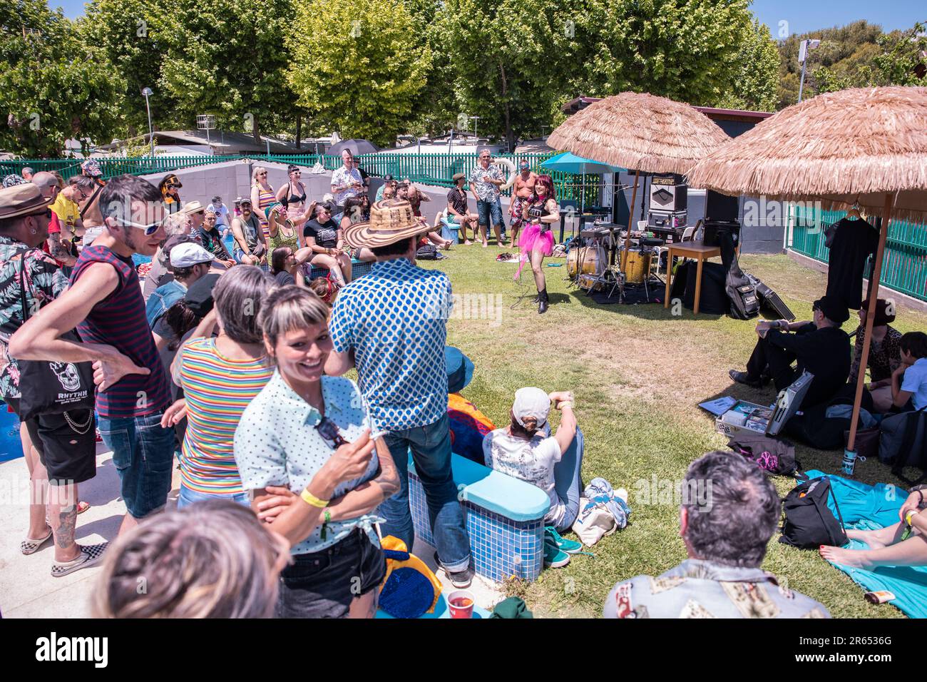 Barcellona, Spagna. 2023.05.20. Fessa si esibisce in piscina al Munster Raving Loony Party il 20 maggio 2023 a Barcellona, in Spagna. Foto Stock