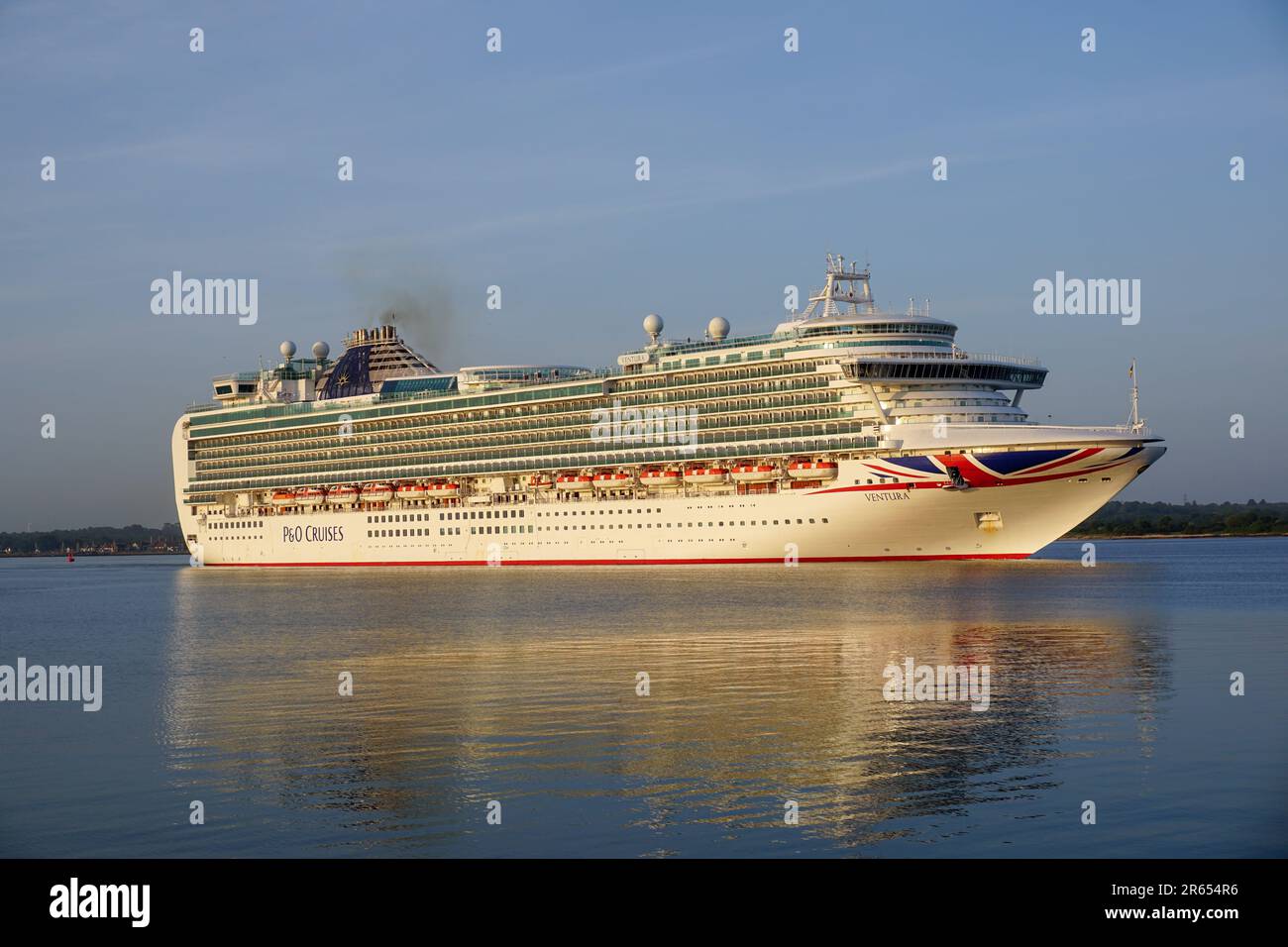 Southampton UK 27 maggio 2023 - la nave da crociera Ventura arriva al porto di Southampton. Grande nave da crociera passeggeri da crociere P&O. Foto Stock