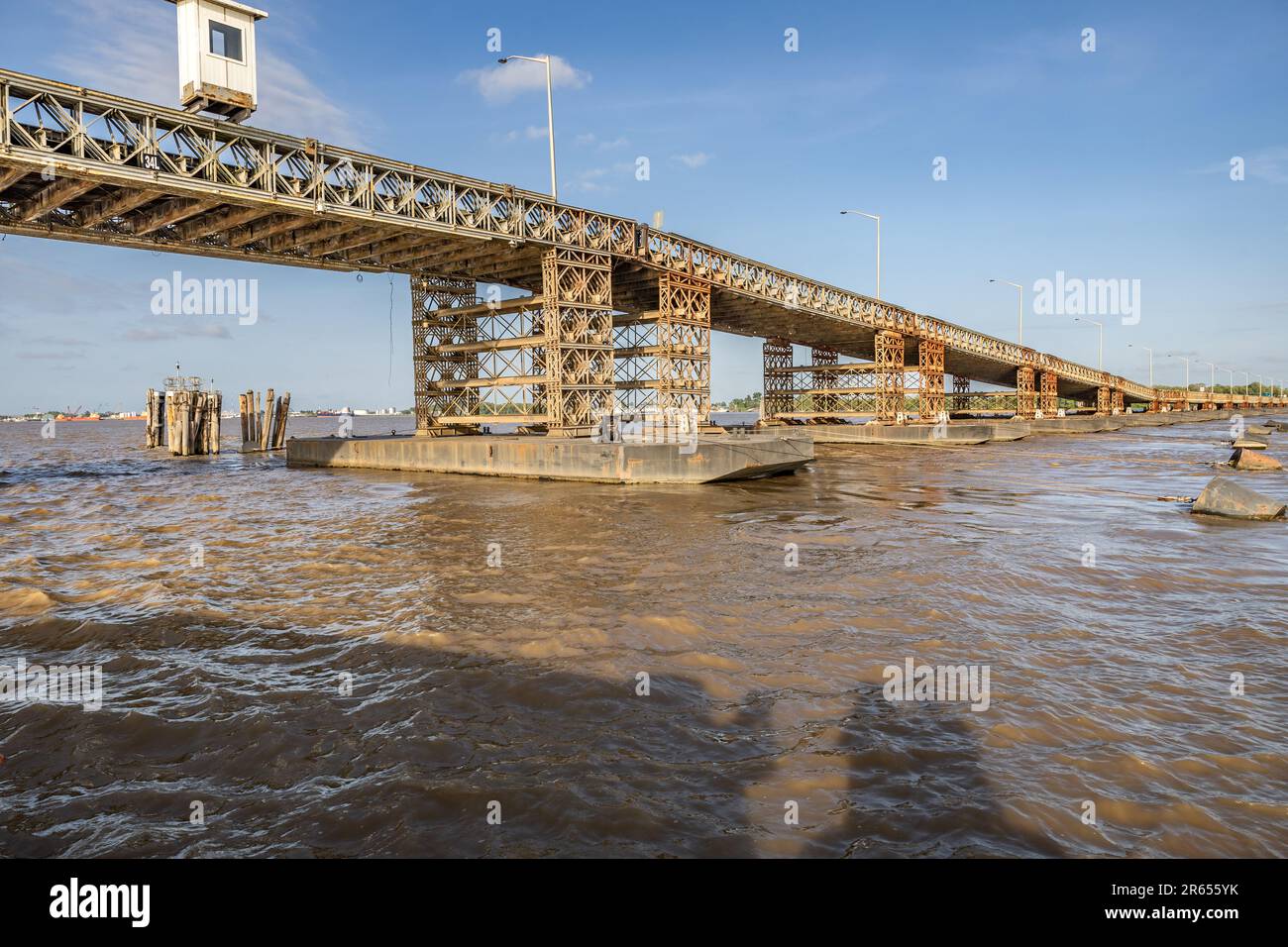 Ponte del porto di Demerera (galleggiante), ponte a pedaggio, fiume Demerera, Georgetown, Guyana, Foto Stock
